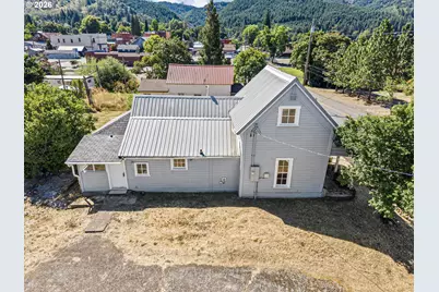 330 NE 1st St, Oakland, OR 97462 - Photo 32