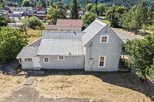330 NE 1st St, Oakland, OR 97462 - Photo 32