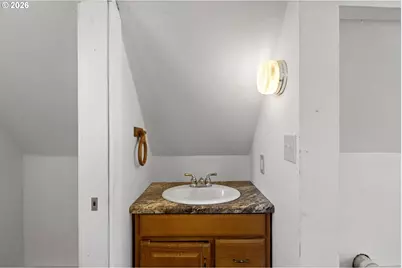 330 NE 1st St, Oakland, OR 97462 - Photo 26
