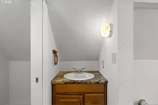 330 NE 1st St, Oakland, OR 97462 - Photo 26