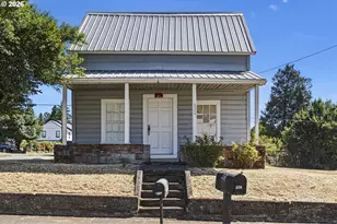 330 NE 1st St, Oakland, OR 97462 - Photo 28