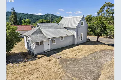 330 NE 1st St, Oakland, OR 97462 - Photo 36