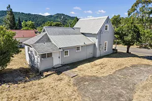 330 NE 1st St, Oakland, OR 97462 - Photo 36