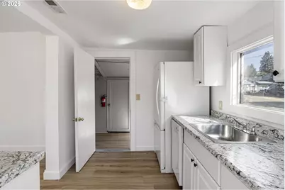 330 NE 1st St, Oakland, OR 97462 - Photo 6