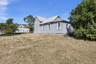 330 NE 1st St, Oakland, OR 97462 - Photo 40