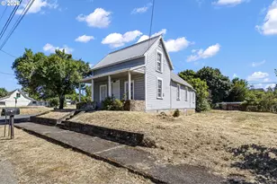 330 NE 1st St, Oakland, OR 97462 - Photo 30