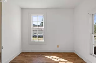 330 NE 1st St, Oakland, OR 97462 - Photo 18