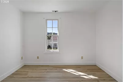 330 NE 1st St, Oakland, OR 97462 - Photo 4