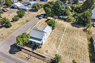 330 NE 1st St, Oakland, OR 97462 - Photo 42
