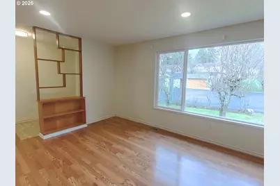 9010 SW Meadow Ln, Portland, OR 97225 - Photo 4