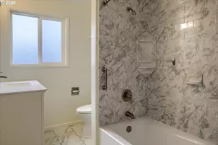 9010 SW Meadow Ln, Portland, OR 97225 - Photo 24