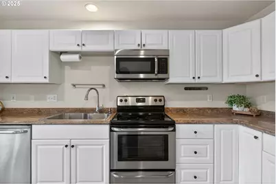 6689 N Columbia Way, Portland, OR 97203 - Photo 18