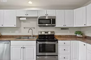 6689 N Columbia Way, Portland, OR 97203 - Photo 18