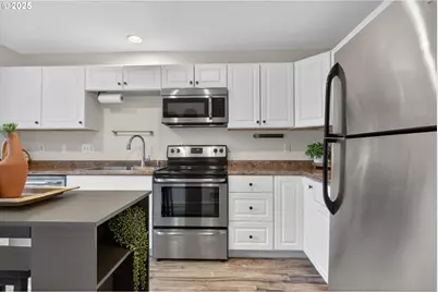 6689 N Columbia Way, Portland, OR 97203 - Photo 14