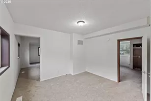 1392 N 8th St, Coos Bay, OR 97420 - Photo 12