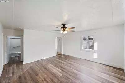 1326 Lakeshore Dr, Coos Bay, OR 97420 - Photo 6