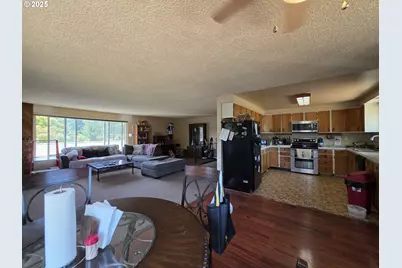 176 Homestead Dr, Myrtle Creek, OR 97457 - Photo 32