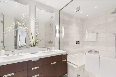 550 SW 10th Ave #2407, Portland, OR 97205 - Photo 18