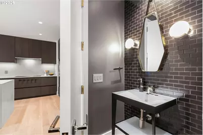 550 SW 10th Ave #2407, Portland, OR 97205 - Photo 14