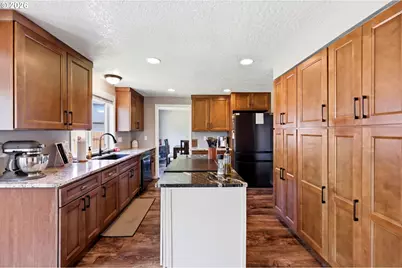 2016 SW Cerise Way, Troutdale, OR 97060 - Photo 4