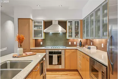 1260 NW Naito Pkwy #1003, Portland, OR 97209 - Photo 4