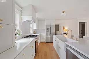 4275 SW Crestwood Dr, Portland, OR 97225 - Photo 2