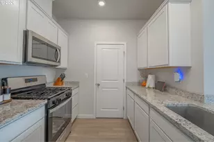 1343 Parkside Ave, Woodburn, OR 97071 - Photo 14