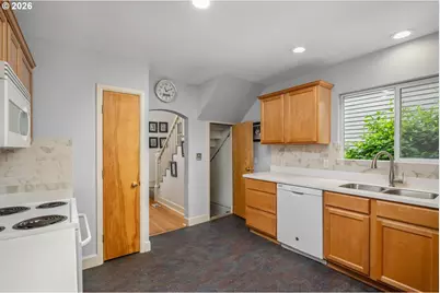 121 NE Fargo St, Portland, OR 97212 - Photo 10