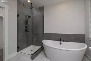 15225 S E Towers Ter, Milwaukie, OR 97267 - Photo 16