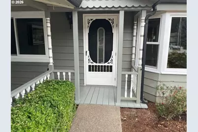 1012 S Water St, Silverton, OR 97381 - Photo 6