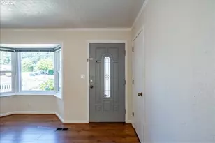 1012 S Water St, Silverton, OR 97381 - Photo 8