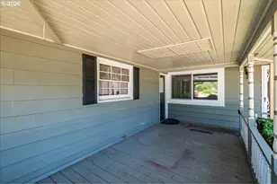1012 S Water St, Silverton, OR 97381 - Photo 6