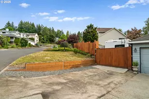10722 SE Lexington St, Portland, OR 97266 - Photo 6