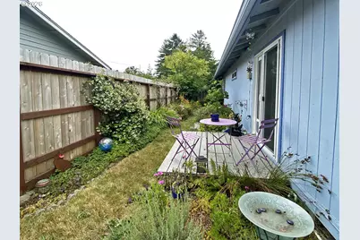 713 Pioneer Rd, Brookings, OR 97415 - Photo 16