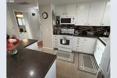 1753 Jansen Way, Woodburn, OR 97071 - Photo 6