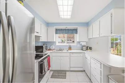 552 SE 32nd Ave, Hillsboro, OR 97123 - Photo 8