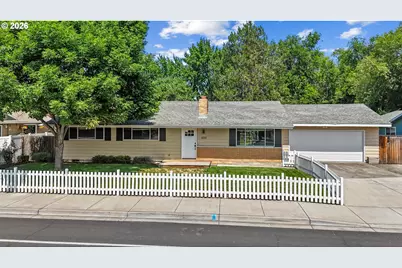 4349 SW Quinney Ave, Pendleton, OR 97801 - Photo 2