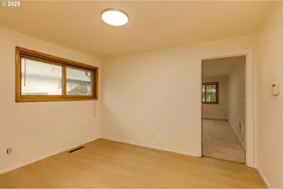 1117 SE 135th Ave, Portland, OR 97233 - Photo 8