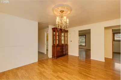 1117 SE 135th Ave, Portland, OR 97233 - Photo 6