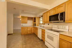 1117 SE 135th Ave, Portland, OR 97233 - Photo 4