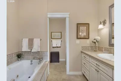 210 NE 5th St, Gresham, OR 97030 - Photo 24