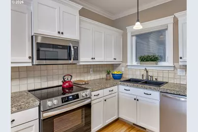 210 NE 5th St, Gresham, OR 97030 - Photo 16