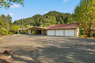 2233 Riverside Dr, Myrtle Creek, OR 97457 - Photo 2