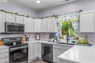 6074 Pebble Ct, Springfield, OR 97478 - Photo 10