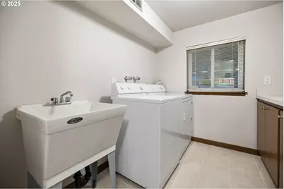 19305 NW Athena Pl, Portland, OR 97229 - Photo 32