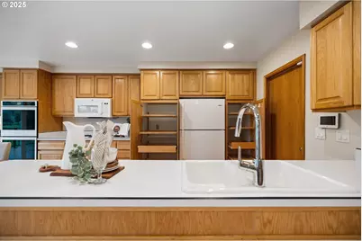 19305 NW Athena Pl, Portland, OR 97229 - Photo 10