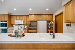 19305 NW Athena Pl, Portland, OR 97229 - Photo 10