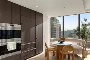 550 SW 10th Ave, Portland, OR 97205 - Photo 8