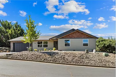 374 Bentgrass Ct, Sutherlin, OR 97479 - Photo 1