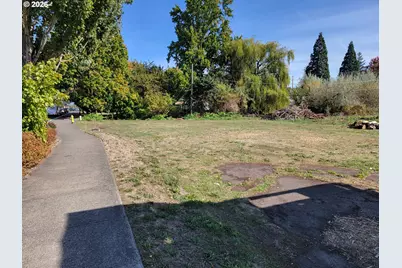 23544 NE Halsey St, Wood Village, OR 97060 - Photo 12